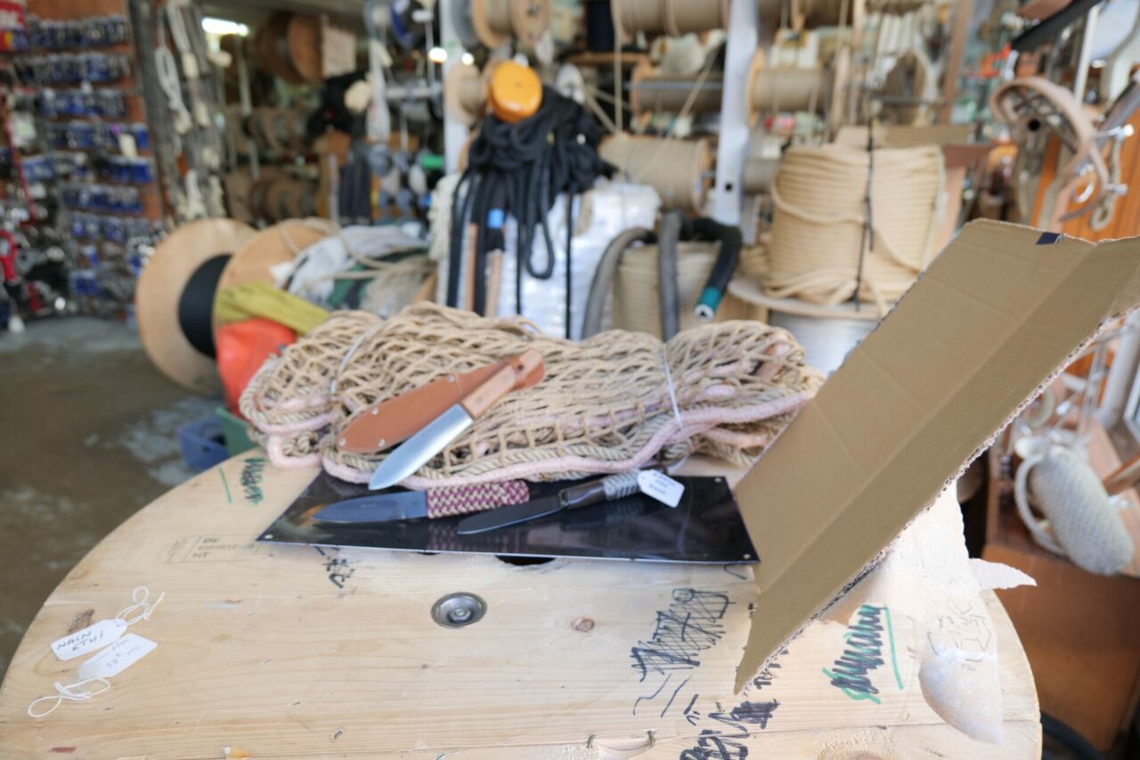 Accastillages Matelotage greement textile Dyneema cuir pour barre a roue